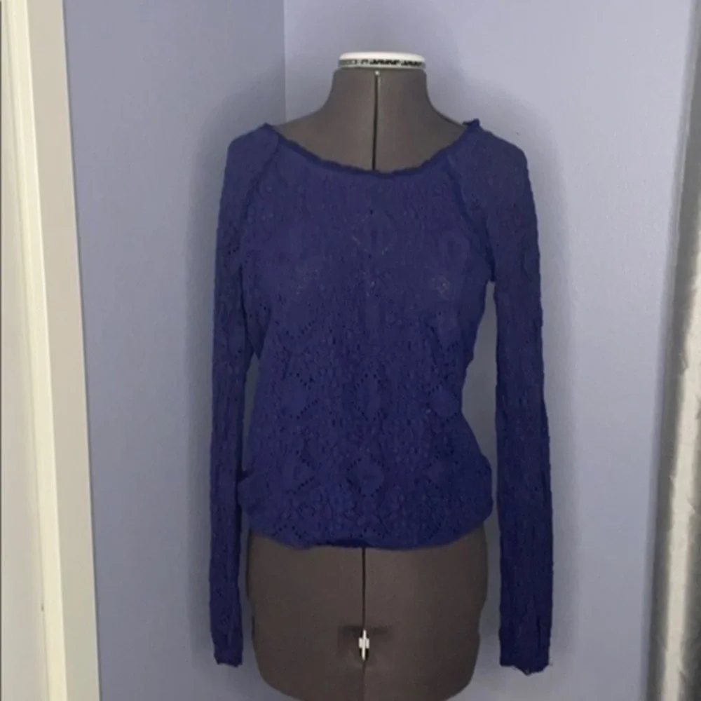 FREE PEOPLE top size M blue lace top